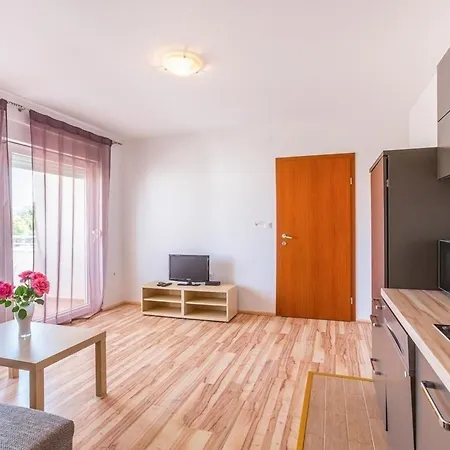 Ferienwohnung Fur 7 Personen Ca 90 Qm In Medulin, Istrien Sudkuste Von Istrien - B51994