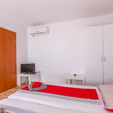 Ferienwohnung Fur 7 Personen Ca 90 Qm In Medulin, Istrien Sudkuste Von Istrien - B51994