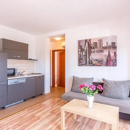 Ferienwohnung Fur 7 Personen Ca 90 Qm In Medulin, Istrien Sudkuste Von Istrien - B51994 Lejlighed *