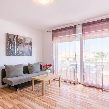 Ferienwohnung Fur 7 Personen Ca 90 Qm In Medulin, Istrien Sudkuste Von Istrien - B51994 Medulin